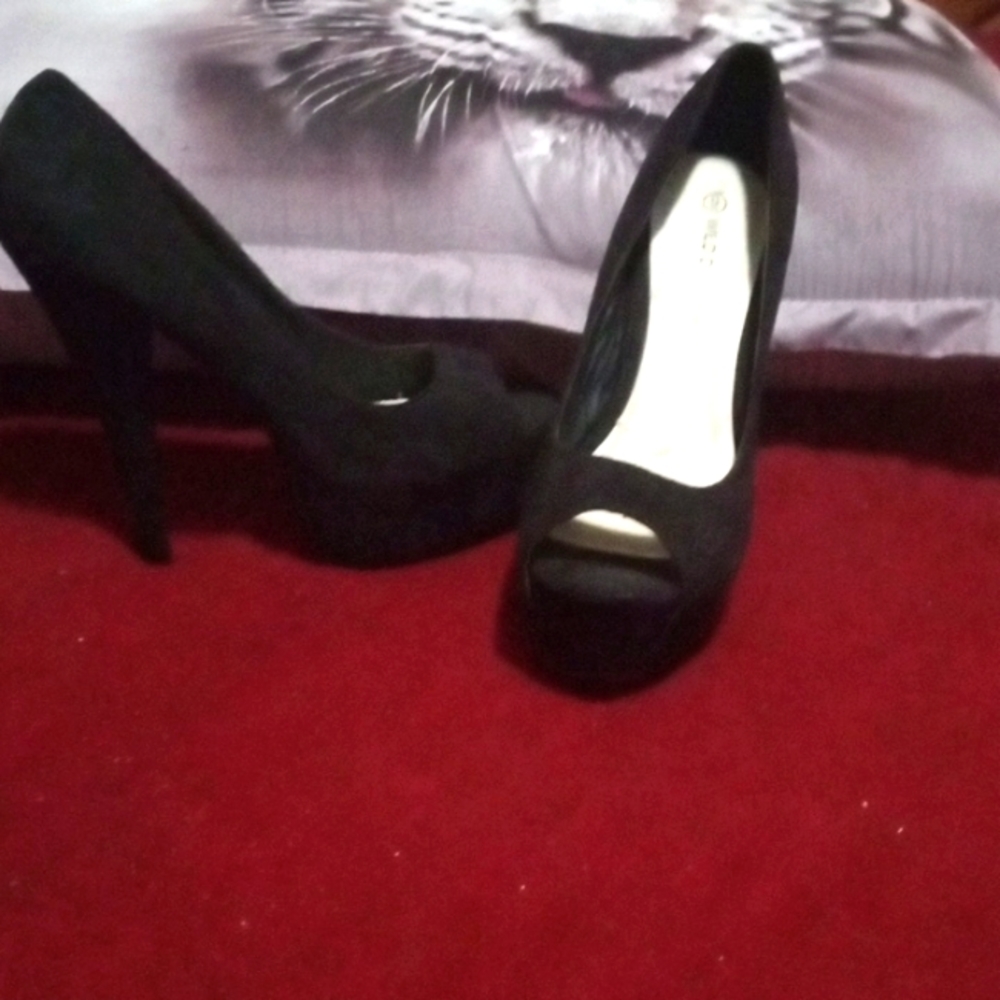 Women's dress shoes